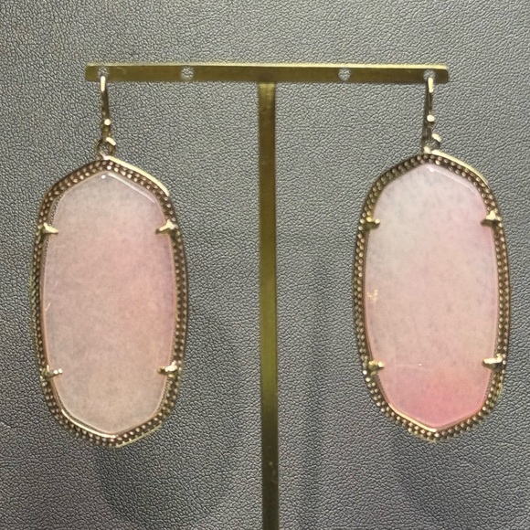 Kendra Scott Vintage Danielle Gold Earrings in BubbleGum Pink Jade - Picture 1 of 10